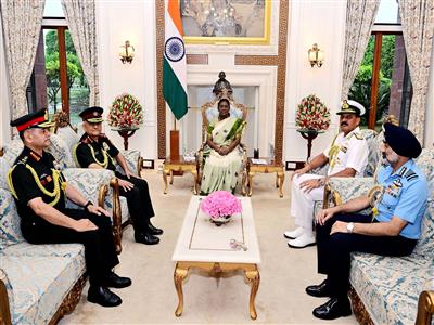 CDS, Service Chiefs call on President Murmu to Rashtrapati Bhavan