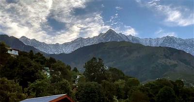 Himachal Pradesh: Dhauladhar Mountain range receives snowfall, temperature dips