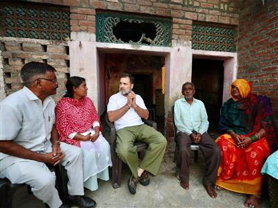 Rahul Gandhi alleges UP administration 