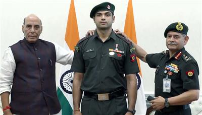 Olympian Neeraj Chopra made Lt. Col (Honorary) by Indian Army; COAS, Defence Minister put on pips