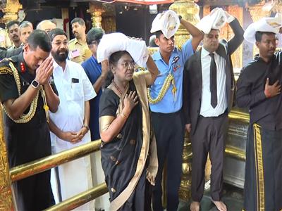 Kerala: President Murmu offers prayers at Sabarimala temple