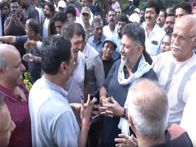 Karnataka: Deputy CM DK Shivakumar interacts with locals in Cubbon Park in Bengaluru