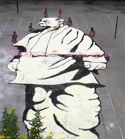 School children in Moradabad create giant portrait of Sardar Vallabhbhai Patel on Rashtriya Ekta Diwas