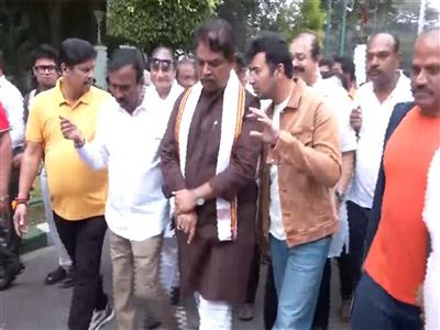 Karnataka: BJP leaders R Ashok, Tejasvi Surya holds protest against Tunnel road project at Lalbagh