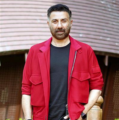Sunny Deol requests media to go home, says, 