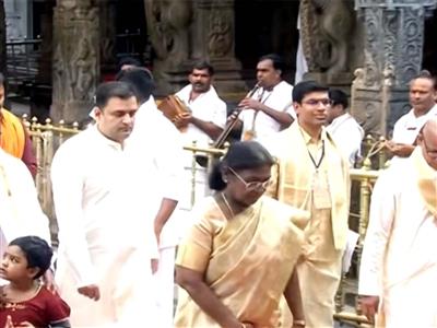 President Murmu offers prayers at Lord Sri Venkateswara Swamy Temple in Tirupati