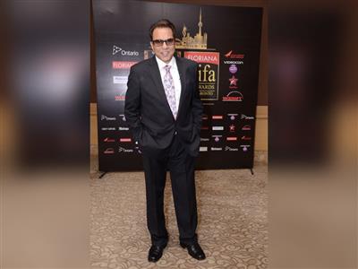 ‘A legendary hero… immensely popular in Pakistan’: Rashid Latif mourns passing of Dharmendra