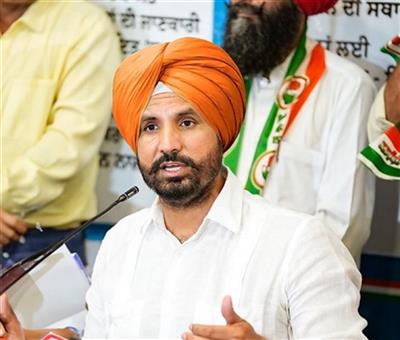 Capt Amarinder shows mirror to BJP: Warring