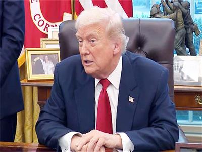 Donald Trump holds Oval Office meeting on Venezuela amid questions on US strikes