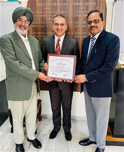 CIC Dhana and ACS Tewari, acknowledged Harpreet Sandhu's certificate of honour