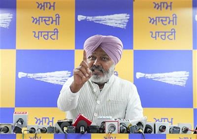 AAP slams Congress & BJP over corruption allegations