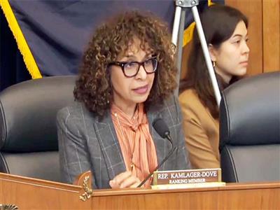 Trump risks becoming 