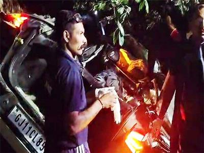 Gujarat: 3 dead, one injured as car crashes into tree in Amreli