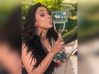 Rupali Ganguly dedicates her latest ‘Anupamaa’ win to her ‘rockstar’ Satish Shah