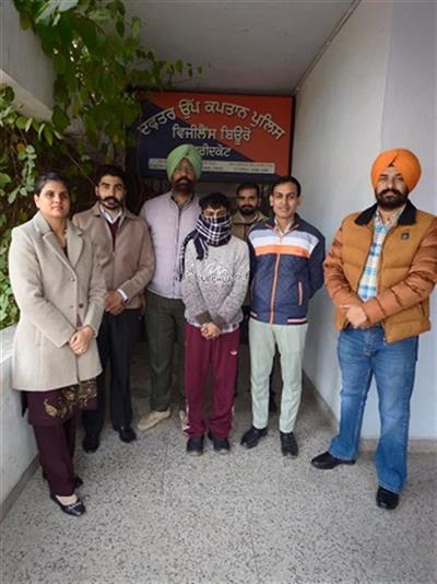 Vigilance Bureau nabs private person red handed accepting bribe of Rs 1500/-