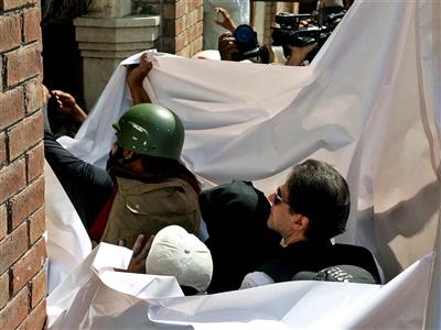 Pakistan court extends Imran Khan, Bushra Bibi's interim bail till Jan 27