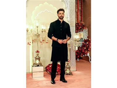 Hrithik Roshan's dance performance with his sons goes viral, internet can't stop talking