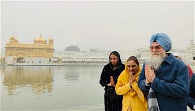 Speaker Sandhwan paid obeisance at Sri Harmandir Sahib, Amritsar