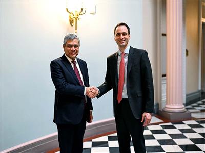 IT Min Vaishnaw holds talks with Assistant to US President on AI Summit