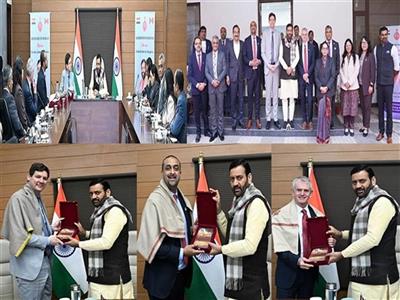 CM holds meeting with British Columbia delegation; emphasizes State–Province partnerships