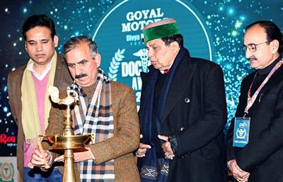 CM presides over Doctor's Award-2025; Felicitates doctors and health institutions for their contribution