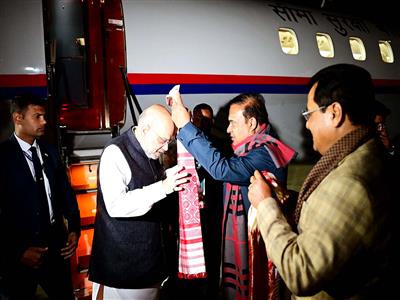Assam CM Himanta Sarma welcomes Amit Shah at Dibrugarh airport