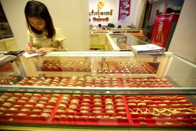 Gold, silver prices dip after aggressive profit booking from record levels