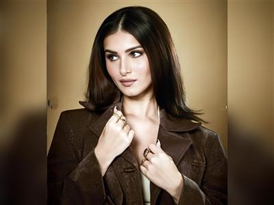 Tara Sutaria taps her inner Parsi baker, whips fresh cream & jam scones in new house