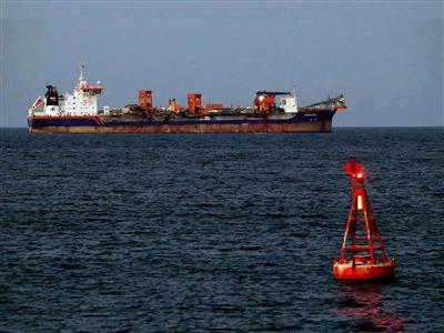 Indian vessel 'Jag Laadki' sails safely after Fujairah oil terminal attack