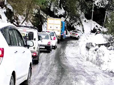 Himachal: Sudden rain, hailstorm in Kufri; tourists enjoy cooler weather