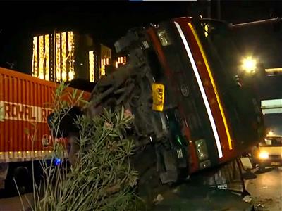 One killed after speeding truck overturns at Okhla underpass in Delhi