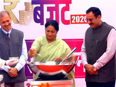 Delhi CM Rekha Gupta cooks Kheer for students ahead of Budget session