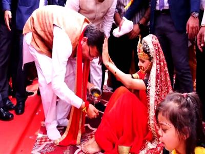 Uttarakhand CM Dhami participates in 'Kanya Pujan' at Sanatan Dharma Temple