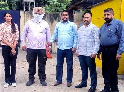 Vigilance Bureau nabs Naib Court red handed accepting bribe of Rs 10,000/-