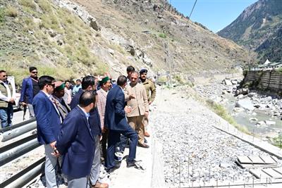 CM inspects geothermal-powered fruit drying unit at Tapri
