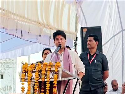 Union Minister Jyotiraditya Scindia suggests carrying onions to beat heat amid heatwave conditions