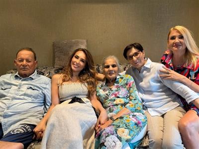 Iulia Vantur shares pictures with Salman Khan’s parents: Lucky to be blessed with their love