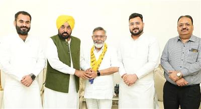 Senior BJP Leader Anil Kumar Sethi Joins AAP in Presence of CM Bhagwant Mann