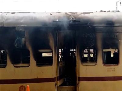 Bihar: Fire breaks out in passenger train at Sasaram Railway Station, no injuries reported