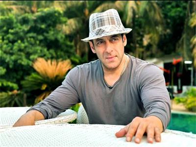 'Logon ke saath reh kar pak jaata hu': Salman Khan clarifies viral 'lonely' post