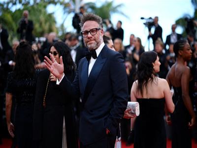 Seth Rogen says writers using AI 