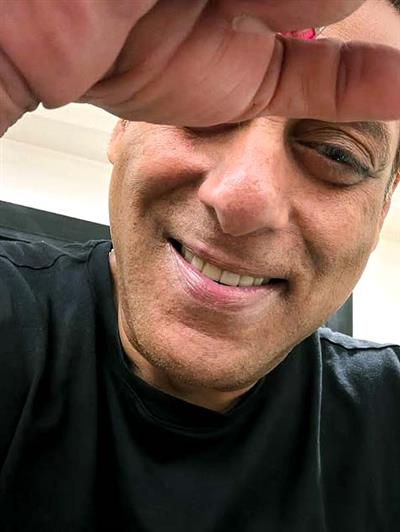 Salman Khan fumes at paps for filming him at hospital, says 