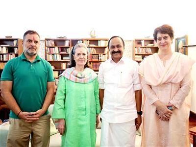 Keralam CM VD Satheesan meets Sonia Gandhi, Rahul Gandhi and Priyanka Gandhi on visit to Delhi