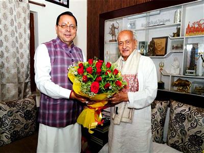 Uttarakhand CM Dhami meets Bhagat Singh Koshyari to congratulate him on Padma Bhushan