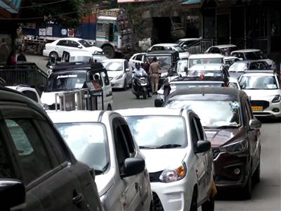 Himachal Pradesh: Traffic chaos hits Shimla as Advodcates's road blockade triggers massive congestion, commuters left stranded