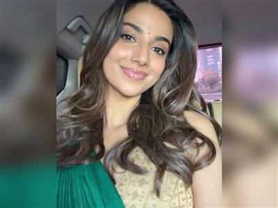 Meenakshi Chaudhary cautions public about imposter trying to con people!