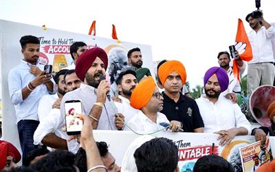 Punjab Youth Congress Holds Massive Mashaal March Against NEET Paper Leak, Accuses BJP Government of Playing With the Future of Youth