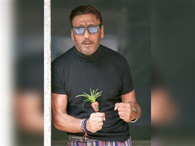 Jackie Shroff celebrates Mithun Chakraborty's 76th b’day, honours Hemant Kumar on birth anniversary