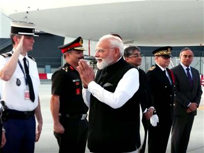 PM Modi arrives in Paris for final leg of France visit