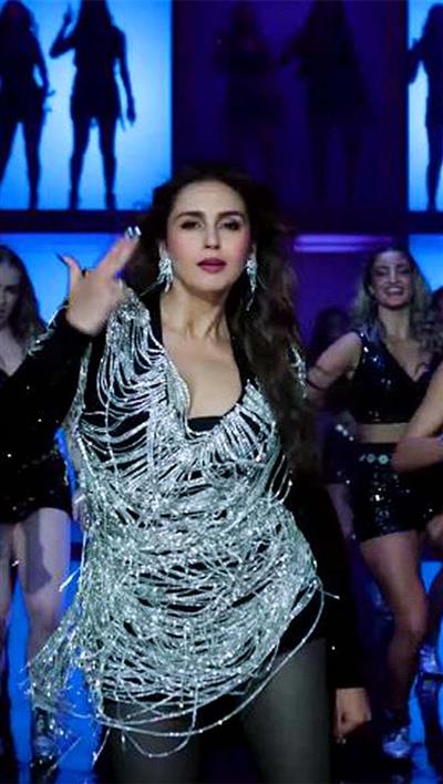 SRK, Aishwarya's 'Ishq Kameena' recreation featuring Huma Qureshi draws mixed reactions from fans